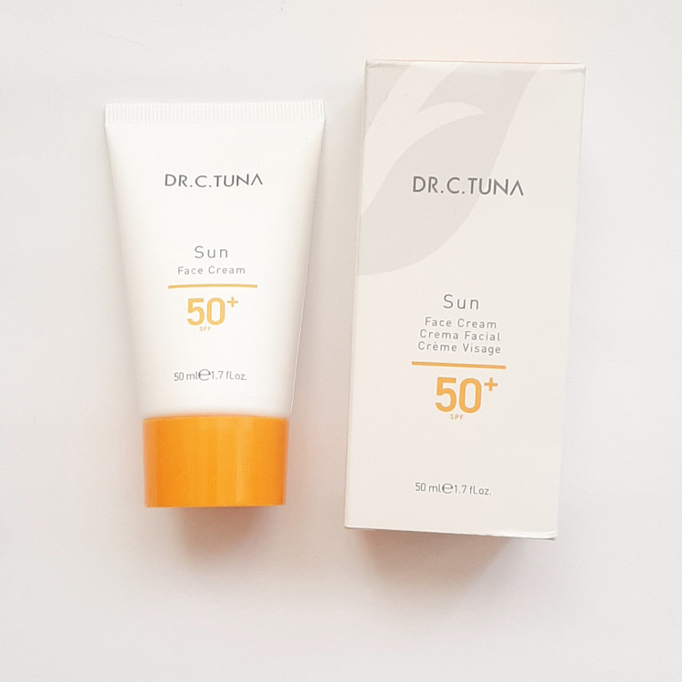 کرم ضد آفتاب دکتر تونا فارماسی SPF50 مناسب انواع پوست