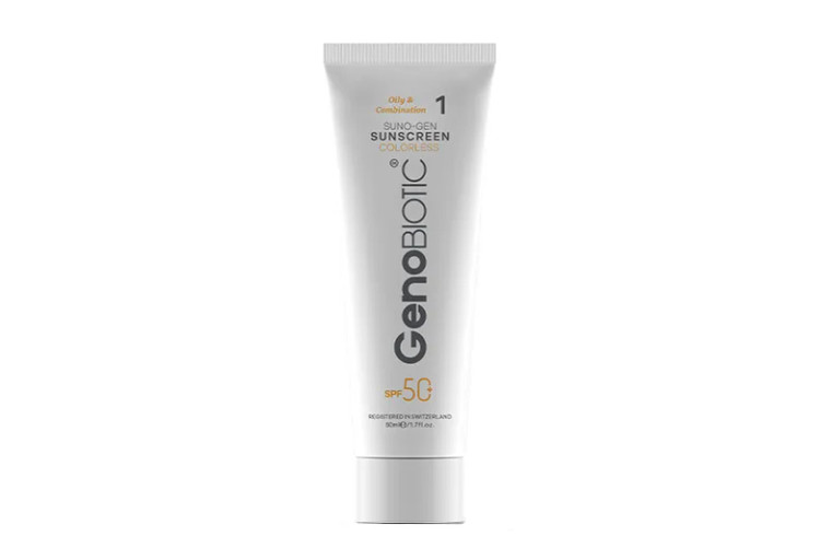 کرم ضد آفتاب رنگی سانوژن SPF50 مناسب پوست چرب و مختلط بی رنگ